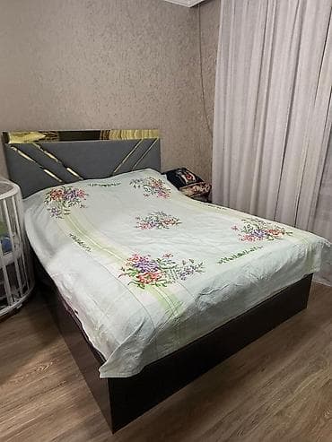 Ev üçün mebel: Yataq otağı mebel dəsti satılır. Dəstə aşağıdakılar daxildir: - — 3