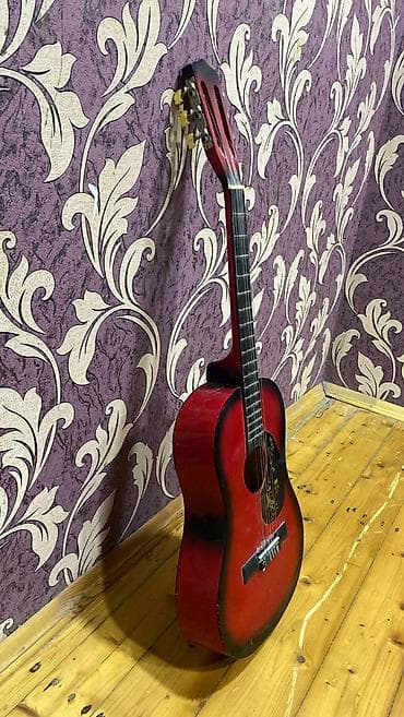 Velosipedlər: Salam gitara satılır ideal vəziyətdədir sadəcə siminin 1 i qırılıb — 6