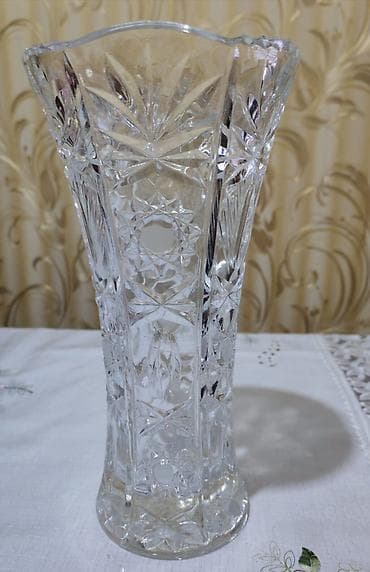 xrustal qab: Bir vaza, Xrustal — 1