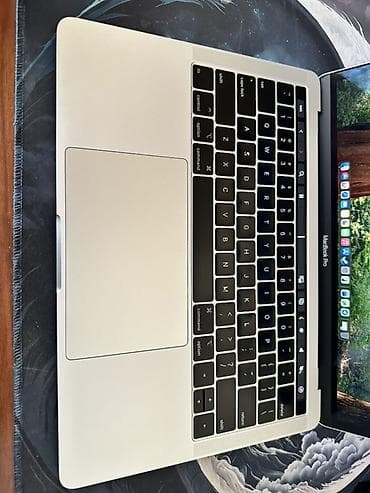 macbook pro ikinci el: Apple MacBook Air 13" (Model A1989, EMC 3214) Cpu : i5 2.3 Ghz Gpu  — 8