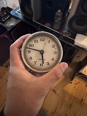 saat casio: Məhsulü: Sovet istehsalı “Слава/Slava” mexaniki masa/zəngli saat — 1