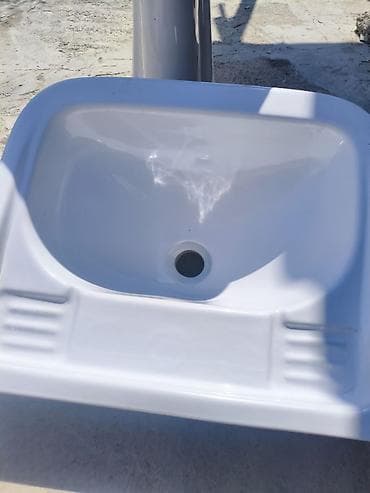 tulpan gulu: Ağ keramika əlüzüyü və pedestal lavabosu dəsti - Material: cilalanmış — 1