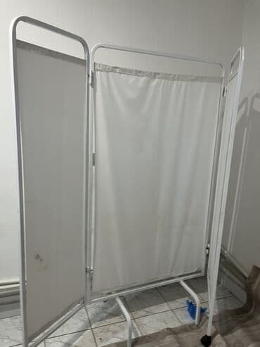 Üçpanelli tibbi paravan Istıfade olunub - Material: möhkəm metal