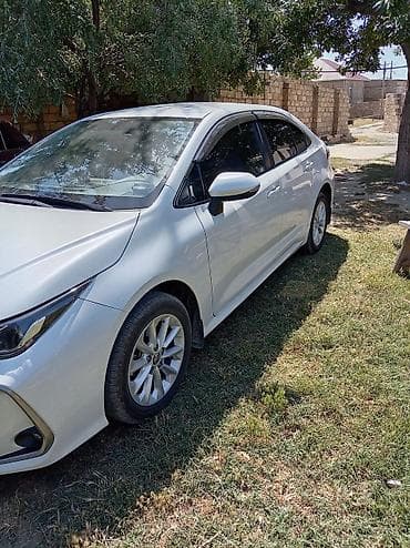 Avtomobil satışı: Toyota Corolla sedan - Kuzov: sedan, ağ rəng - Mühərrik və ötürmə — 4
