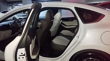 BYD Qin Plus DM-i sedan - Kuzov: ağ rəngli 4 qapılı sedan — 6