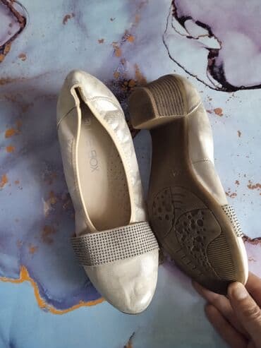 женские демисезонные туфли: Qadın ayaqqabıları – 2 cüt 1) Rəng: açıq şampan/metalik bej. - — 1