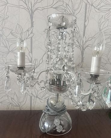 divar lampalari: Klassik üslubda şamdan formalı masaüstü kristal lampadır — 3