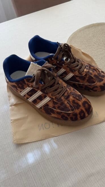 Adidas, Ölçü: 40, rəng - Qəhvəyi, Yeni