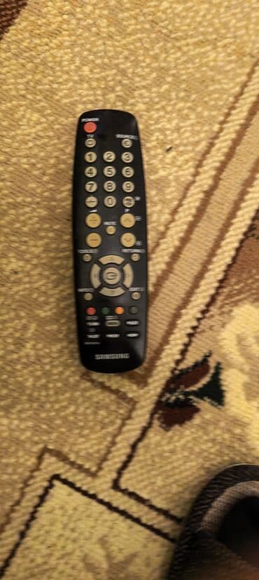 qara ekran sekli: Ekran sınmayıb göstərir ama qara lentlər var . nvan xırdalan — 2