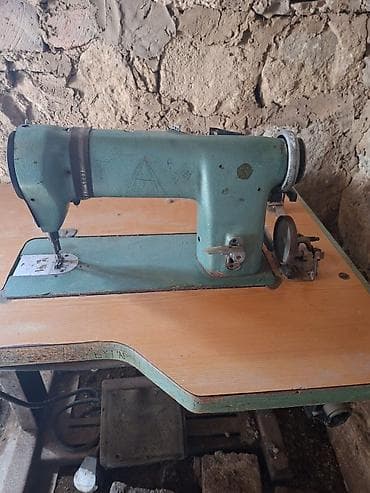 Sənaye tipli tikiş maşını və stol komplekti - Geniş iş masası ilə