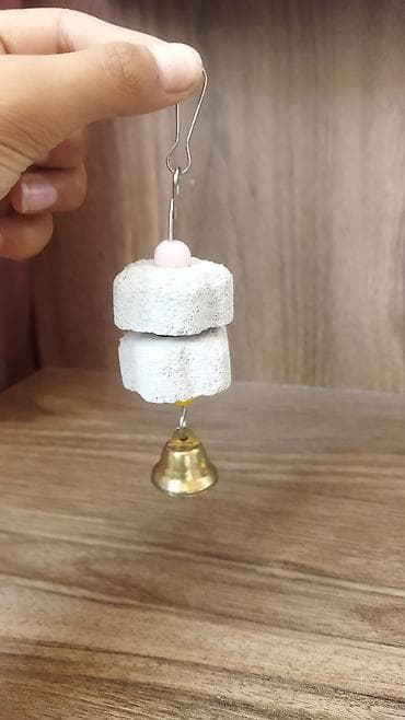 toy sacları: Məhsul: Qəfəs üçün asma quş oyuncağı – mineral daşlı və zəngli — 1