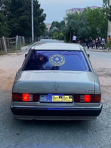 ucuz avtomobil: Mercedes-Benz 190: 2 l | 1991 il Universal — 4