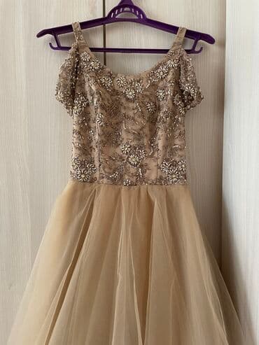 mərkəzi univermaq qizil: 1 defe geyinilib, tikilmishdi, razmer S — 5