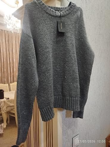 Boz rəngdə trikotaj sviter - Klassik dairəvi yaxa - Qalın, yumşaq