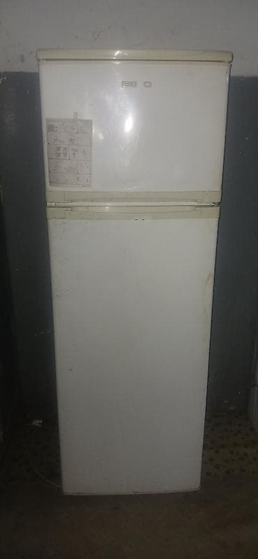 Yuxarı dondurucu hissesi yaxşı işleyir dondurur.aşağı hisse amma zeif