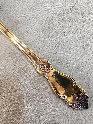 abedni servisler: Qızıl rəngli qaşıq və çəngəl dəsti – qutuda - Tərkib: 12 parça (6 — 2