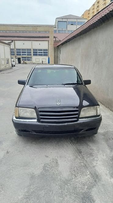 bmw 320 2000: Mercedes-Benz 220: 2.2 l | 1995 il Sedan — 4