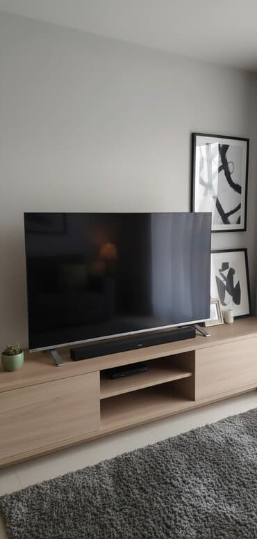 led fənər: Televizor – böyük ekranlı LED/Smart TV - Təxminən 55–65 düym — 2