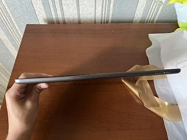 Apple iPad (Space Gray) planşeti - Model: iPad (Wi‑Fi), Home düyməli — 3