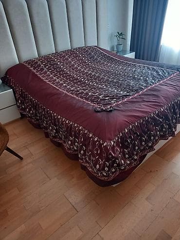 Bordo rəngli yataq örtüyü dəsti