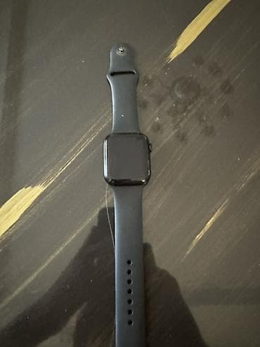apple whatch: Apple Watch SE ağıllı saat, 44 mm ölçüdə. Korpus üzərində “Aluminum — 4