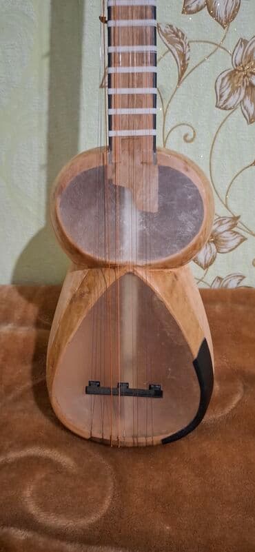 tar instrument: Tar tut ağacındandır. orta tardır. Səslənməsi superdir. Çatı, sınığı — 2