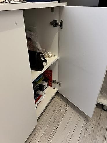 pulsuz panel: Ağ rəngli iki qapılı saxlama dolabı - Minimalist dizayn, mat ağ səth — 2