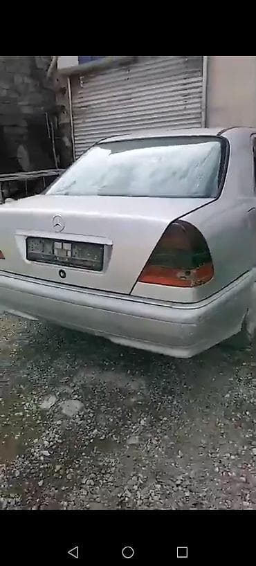 Mercedes-Benz C-Class: 1.8 l | 1997 il Sedan
