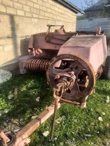 qara niva: LADA Niva 4x4, mavi rəngli, 3 qapılı ofroud krossover. Xüsusiyyətlər — 5