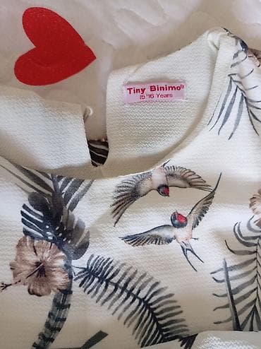 ağ kostyum: Baha alınıb! Kiçik ləkəsi var deyə ucuz satılır. Brend: Tiny Binimo — 2