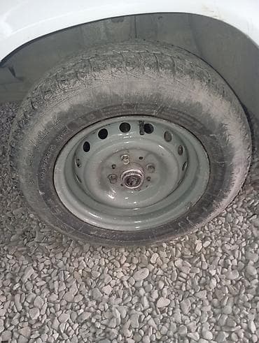 saipa saina 2021: Lada Riva (VAZ 2107) sedan - Kuzov: ağ rəng, klassik “yeddi” dizaynı — 3