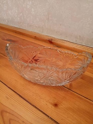 Kəsmə naxışlı şüşə qablar dəsti bir ədədi 12 manat!! əldədir!! -