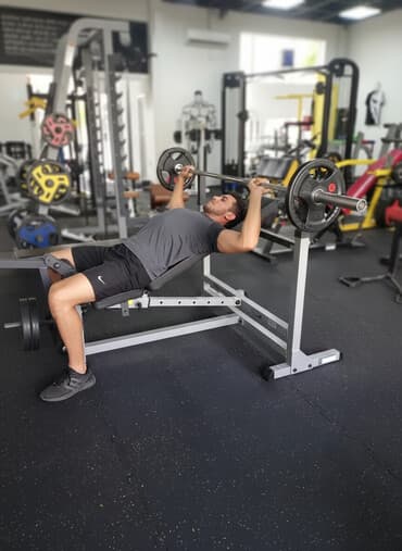 ştanq qrifi: Çoxfunksiyalı trenajor skamyası – ştanq üçün rekli (inklinasiya) və — 2