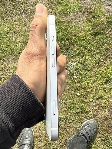 paltar tikənlər yamata: IPhone 13, 128 GB, Ağ — 4
