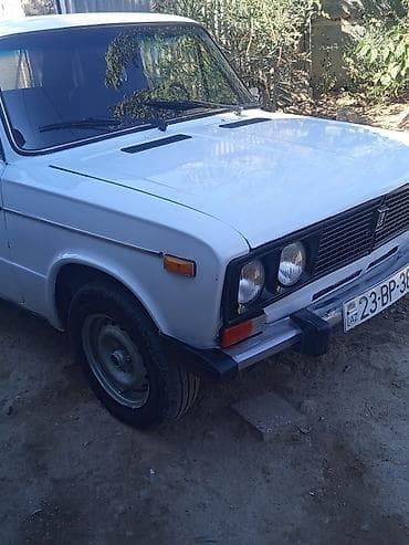cobalt disk: VAZ 2106, ağ rəng, sedandır. Klassik kuzov dizaynı, xrom ön barmaqlıq — 7
