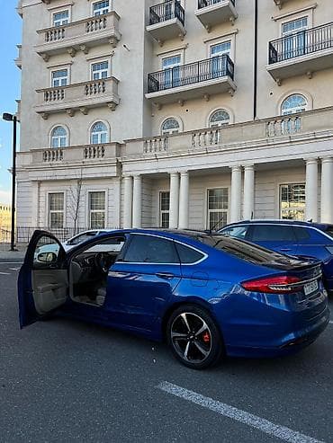 suktur: Ford Fusion sedan – mavi rəng, zərif və dinamik dizayn. Xarici: - — 4