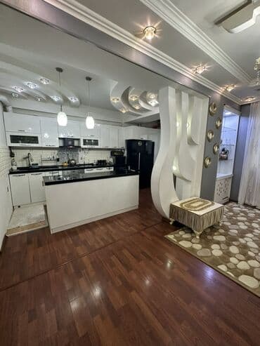 qara qarayev: Mətbəx hissəsində ağ rəngli modul mebellərlə təchiz olunmuş, qara — 8