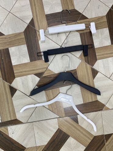 вешалки напольные для одежды деревянные дорогие: Məhsul: Asılqan dəsti Təsvir: - Rənglər: qara və ağ - Material — 4