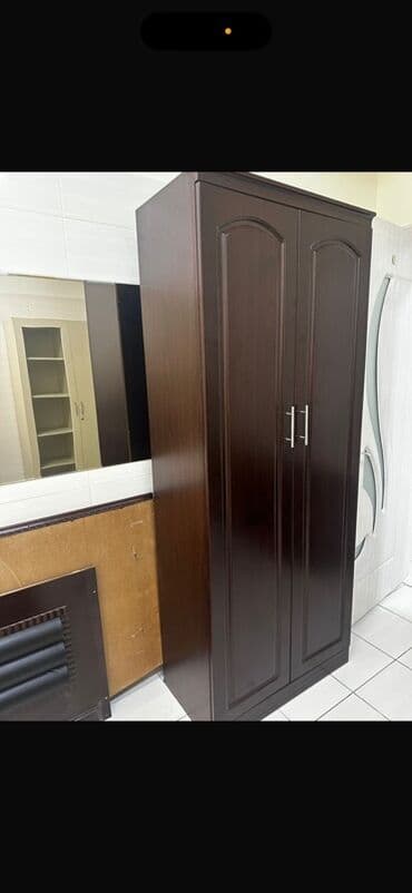 əncir ağacı: Ofis mebel dəsti – tünd qəhvəyi, klassik dizayn Tərkibi: - — 3