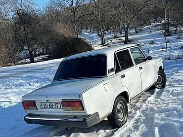 Model: Lada (VAZ) 2107, ağ rəng, sedan gövdə Əsas xüsusiyyətlər: -