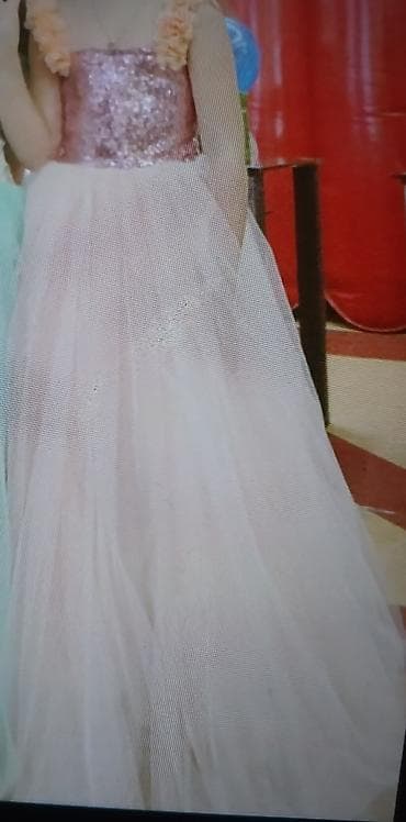 Paltarlar her biri 35man xaricden alinib ela veziyyetde 7-8 yash