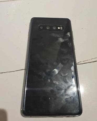 qulaqcıqlar: Məhsul: Smartfon (metal çərçivəli, boz/gümüş ton) Xüsusiyyətlər: - — 5