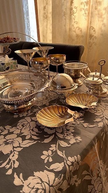 Столовые приборы: Gümüş süfrə aksessuarları dəsti Tərkib və xüsusiyyətlər: - Böyük — 2