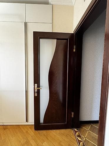 mdf qapi: Daxili otaq qapısı – şüşəli, tünd qəhvəyi rəng Bu qapılardan 5 əd var — 1