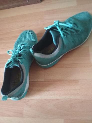 39 ölçü.ustunde parça xırda deşiklidi hava çəkir.yay üçün