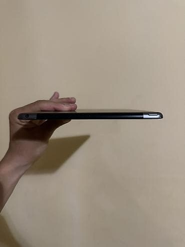 Apple iPad: Apple iPad (Space Gray) planşet Xüsusiyyətlər: - 9.7" Retina ekran - — 5
