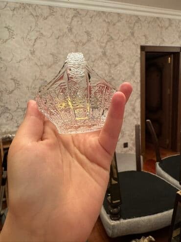 tomun qabları: Bohemiya şüşəsindən hazırlanmış, səbət formalı, şəffaf bəzək əşyası — 7