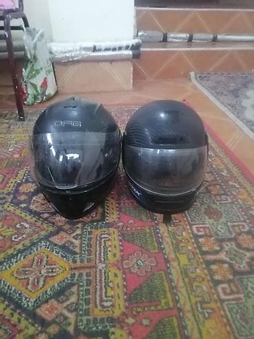 mersedes matorları: Iki kaska satlır cemi 60 az - Model/marka: soldakı DFG, sağdakı WGX — 2