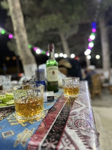 afisant: Ofisiant tələb olunur, Gündəlik ödəniş, 30-45 yaş, 1-2 illik təcrübə — 3