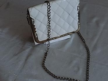 Ağ rəngli zəncirli çiyin/çapraz çanta - Material: parlaq teksturalı